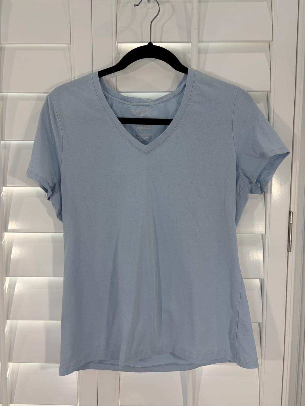 Saks Fifth Avenue Essential Fit Blue V-Neck Short Sleeve Tee (L)